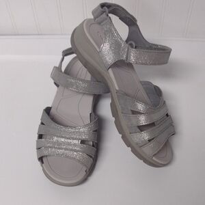 NEW Lands' End Silver Sandals Adjustable Straps Size 8.5 D, Beach, Vacat…